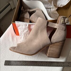Arturo Chiang Beige Peep-Toe Heeled Boots